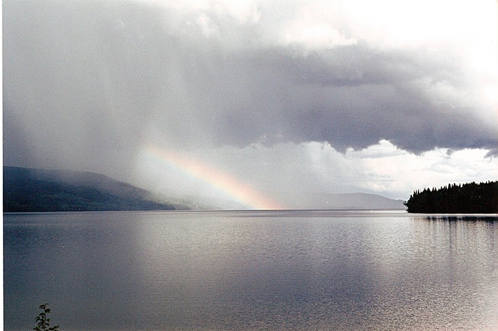 rainbow over Tchesinkut Lake, Вест-Ванкувер