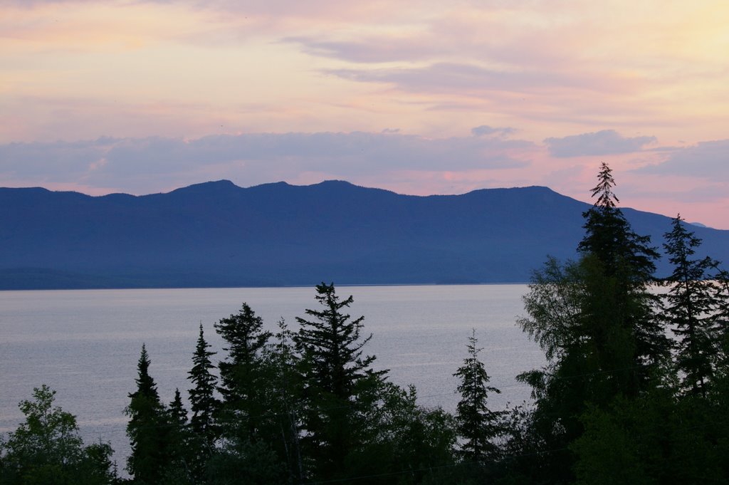 Sunset on Lake Stuart, Вест-Ванкувер