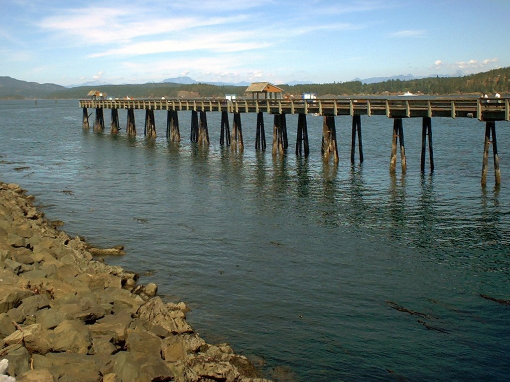 Fishing pier at Campbell River, Кампбелл-Ривер
