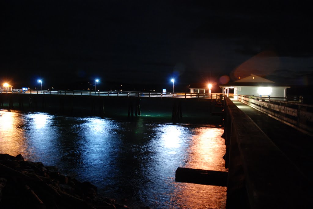 Discovery Pier at Night, Кампбелл-Ривер