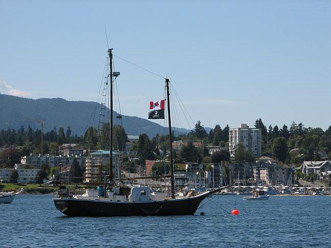 Pirate Ship in Nanaimo Harbour, Нанаимо