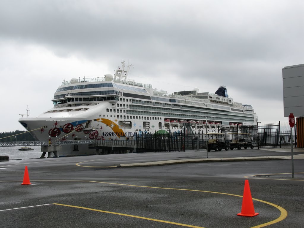 Norwegian Pearl ~ 1st Cruse Ship to dock in Nanaimo, BC, Нанаимо