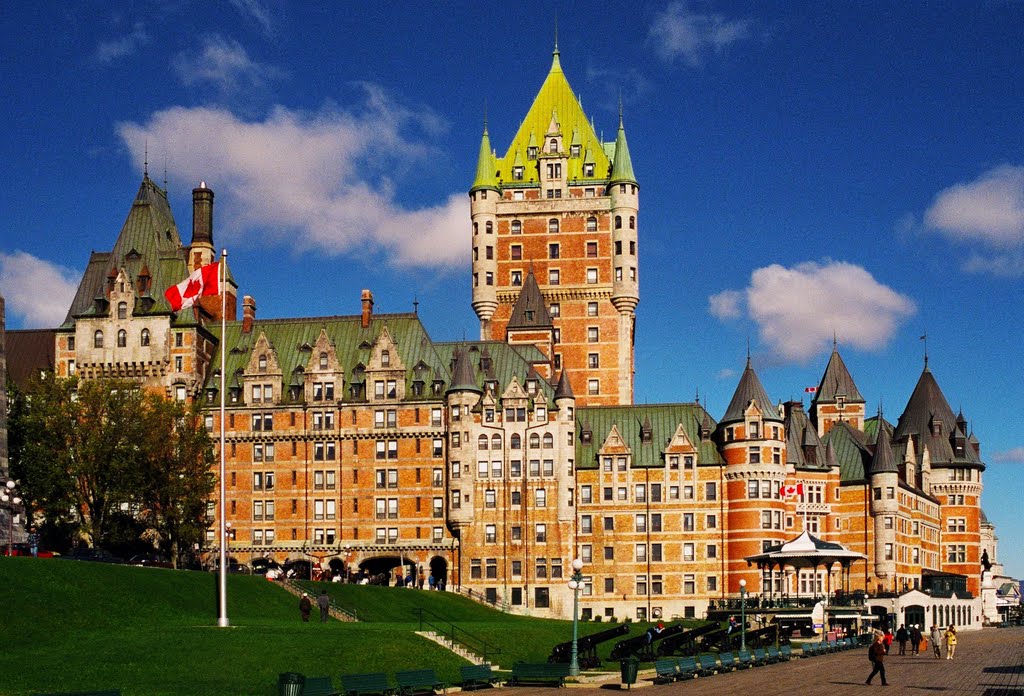 Fairmont Le Chateau Frontenac (Quebec City - Canada) - - The Fairmont Le Chateau Frontenac , located in Quebec City - Canada, is a very popular attraction. Designed by architect Bruce Price it opened in 1893., Аутремонт