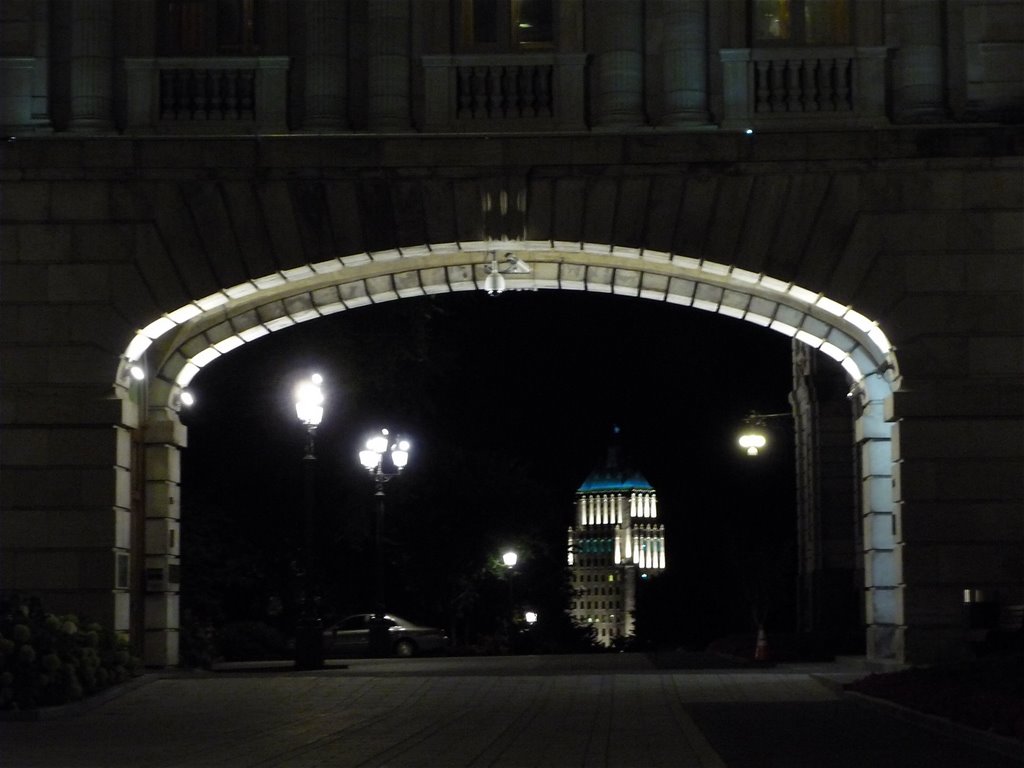 édifice Price vu du Parlement la nuit, Боучервилл