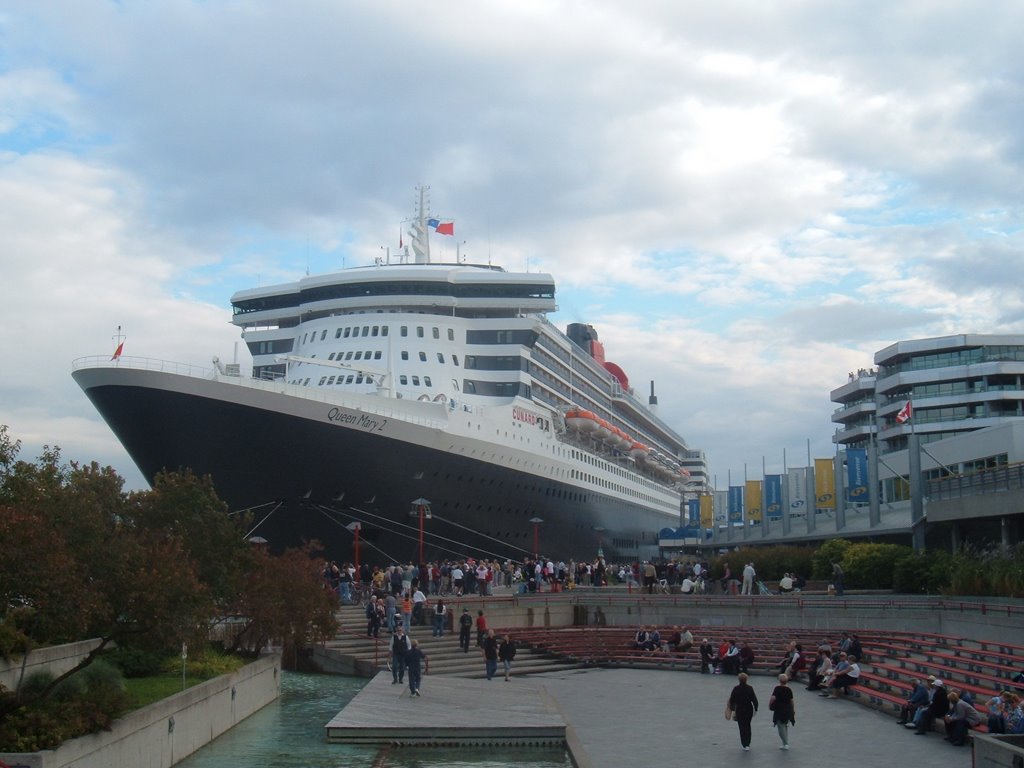 Queen Mary 2 au quai de Québec, Броссард