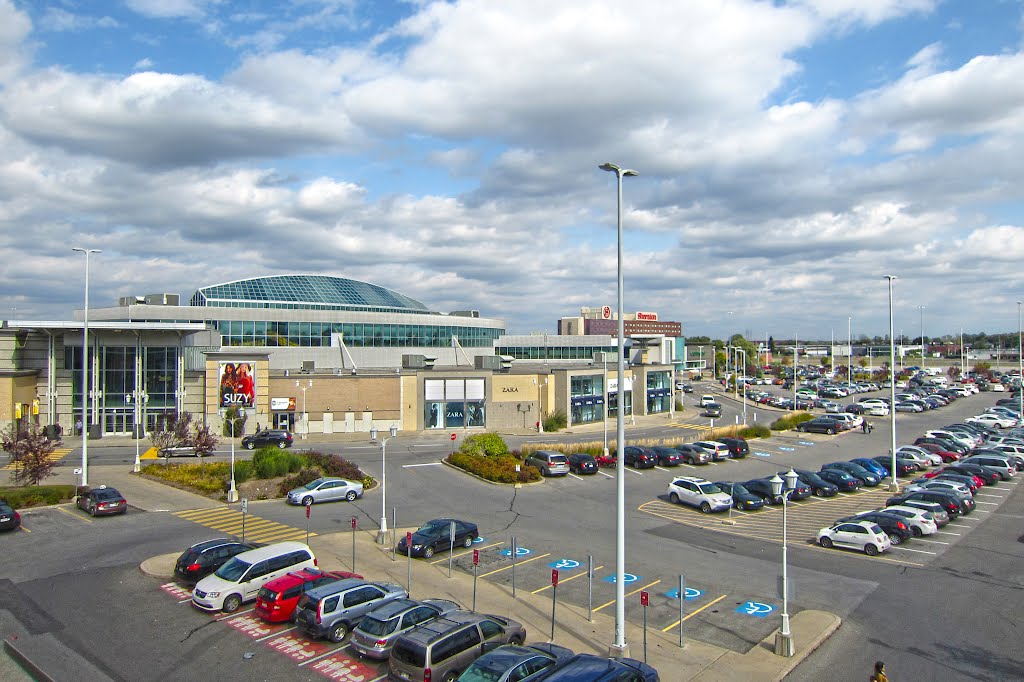 Le centre commercial Carrefour Laval. (Laval, Québec, CANADA), Лаваль