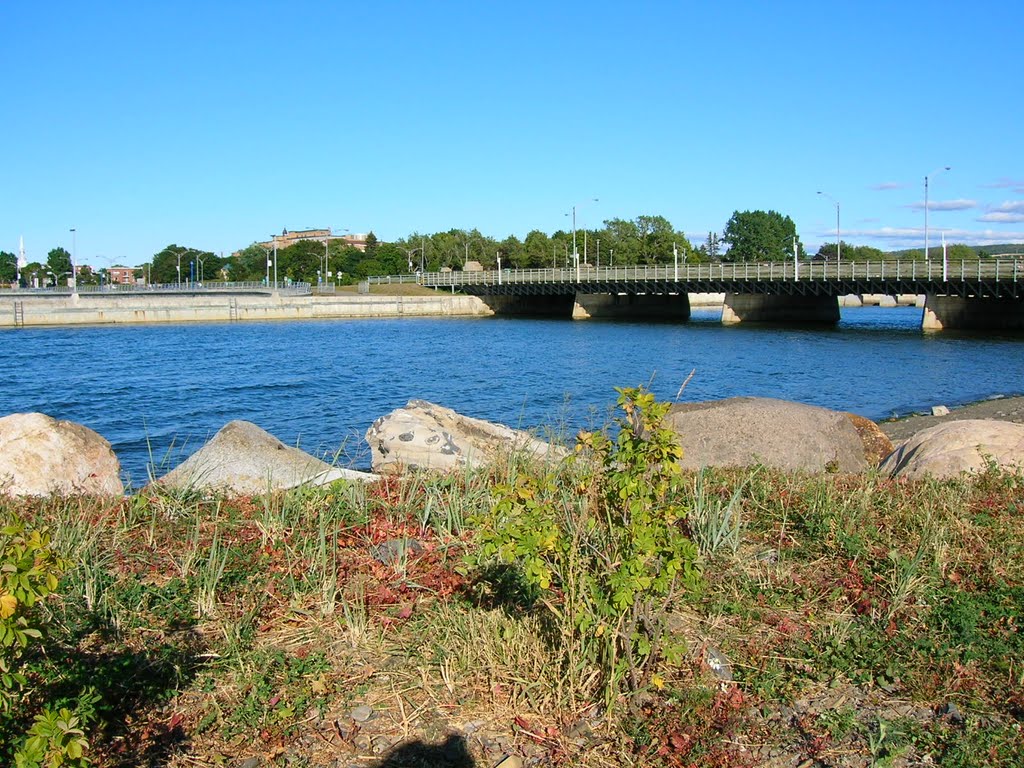 Pont sur la rivière Rimouski (Québec), Римауски