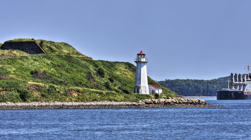 Georges Island lighthouse - seen from Halifax harbor, Галифакс