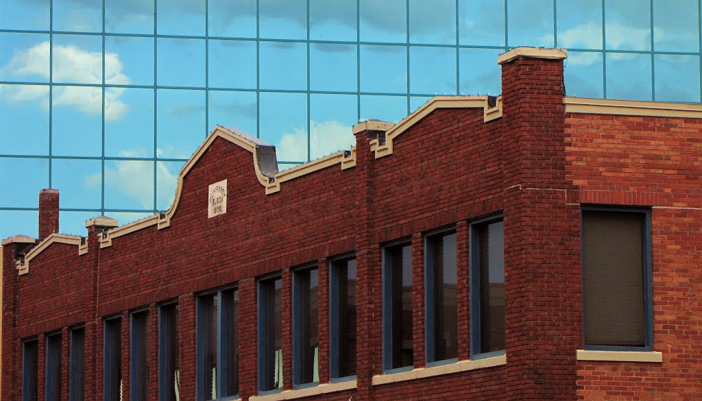 13500kms Of Canada(Day08)#278_ NB_Moncton~red brick & a cubists sky, Монктон
