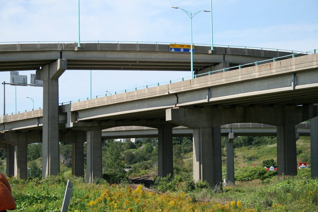 highway to harbour bridge in Saint John, Сент-Джон