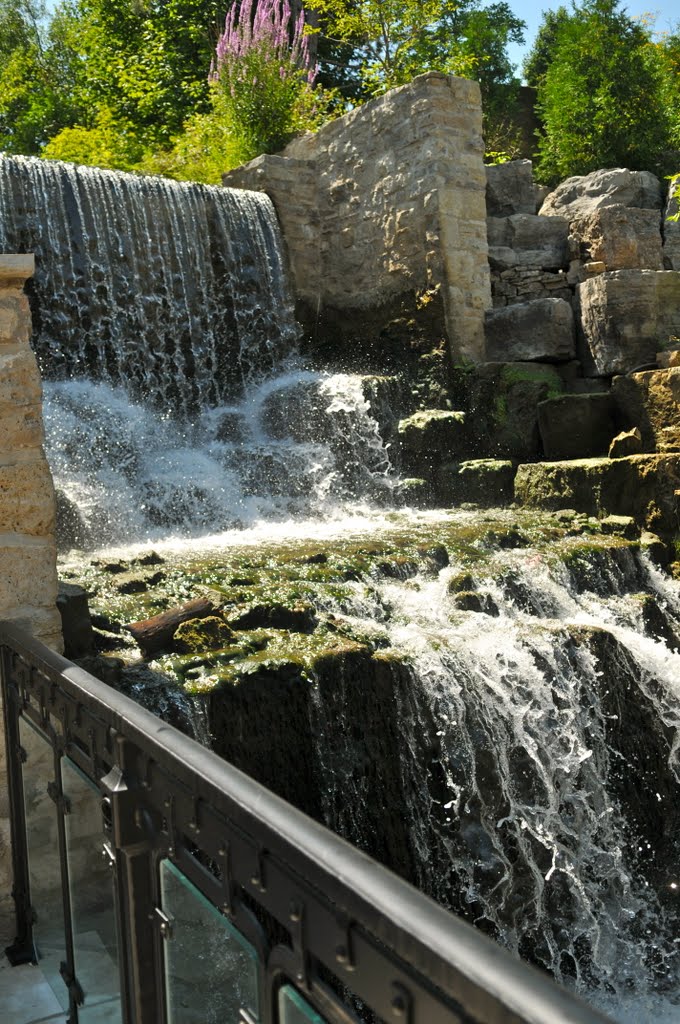 Ancaster, Ontario: Ancaster Old Mill waterfall, Анкастер