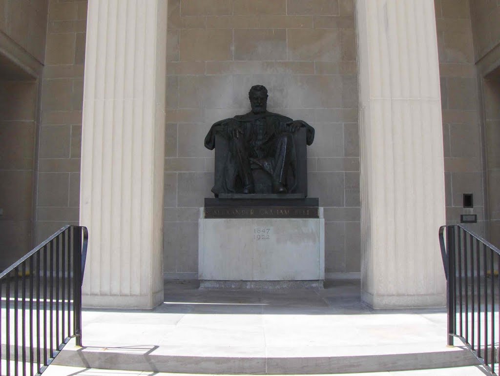 Alexander Graham Bell Statue, GLCT, Брантфорд