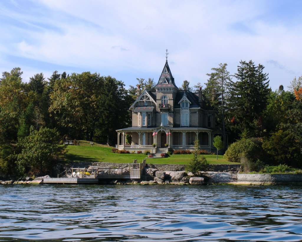 Grand old waterfront home, Brockville, Ontario, Броквилл