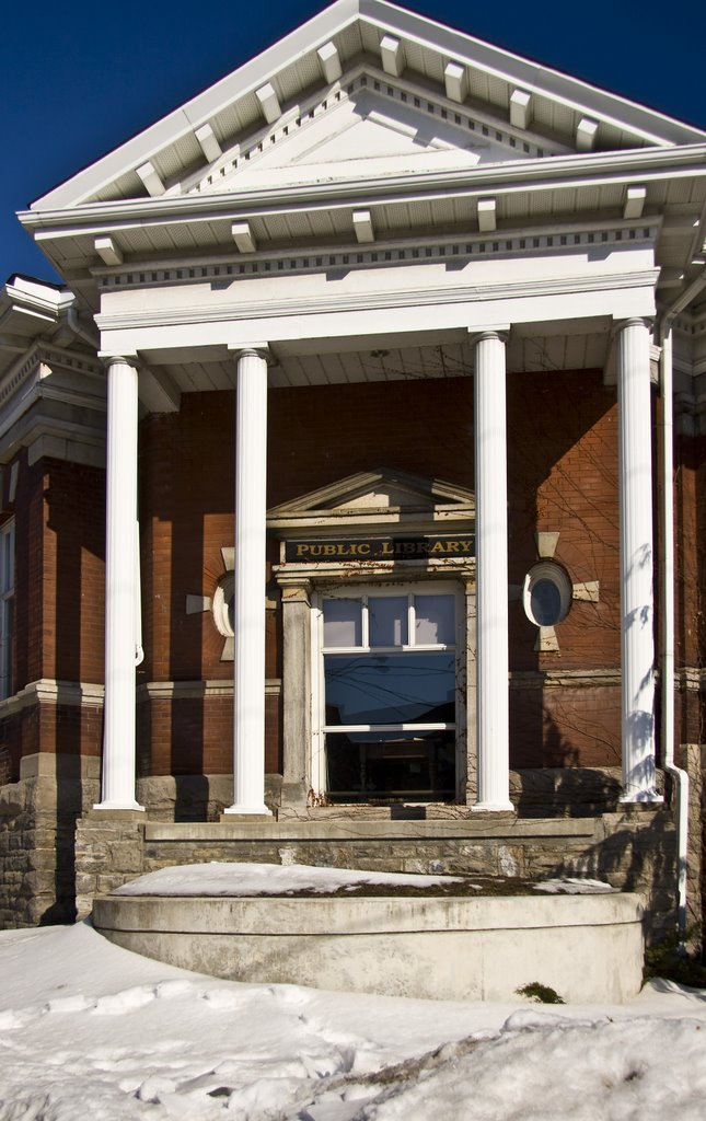 Front of the Public Library building in Brockville, Броквилл