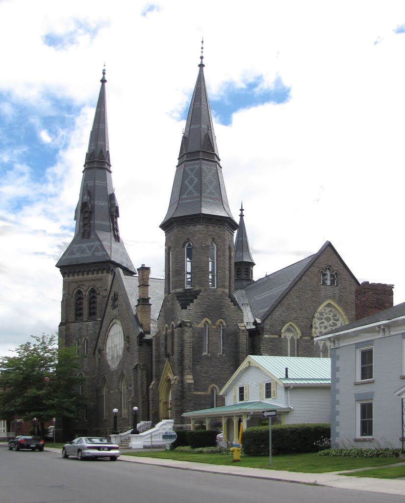 First Presbyterian Church.  These steeples are a distinctive mark on the Brockville skyline.  Does the one steeple look crooked to you? It is, and it was built that way.  It is clad in slate tiles., Броквилл