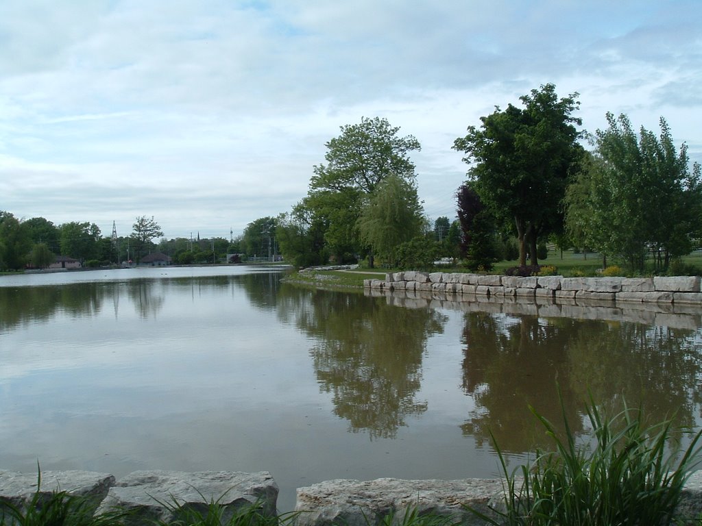 Pond in Southside Park, Woodstock, Ontario, Canada, Вудсток