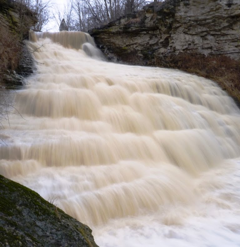 Beamer Falls (at High Flow) in Grimsby in the Region of Niagara, Гримсби