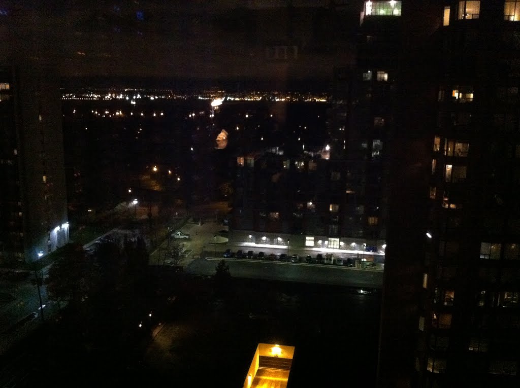 From the 17th floor facing Hamilton harbour., Ла-Саль