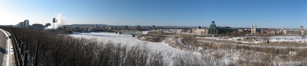 The Ottawa river seen from Parliament Hill, Оттава
