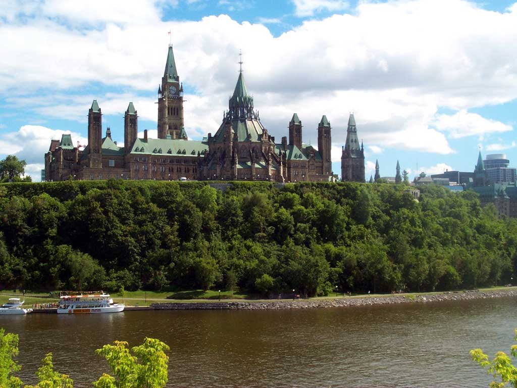 Canadian Parliament view from bridge, Оттава