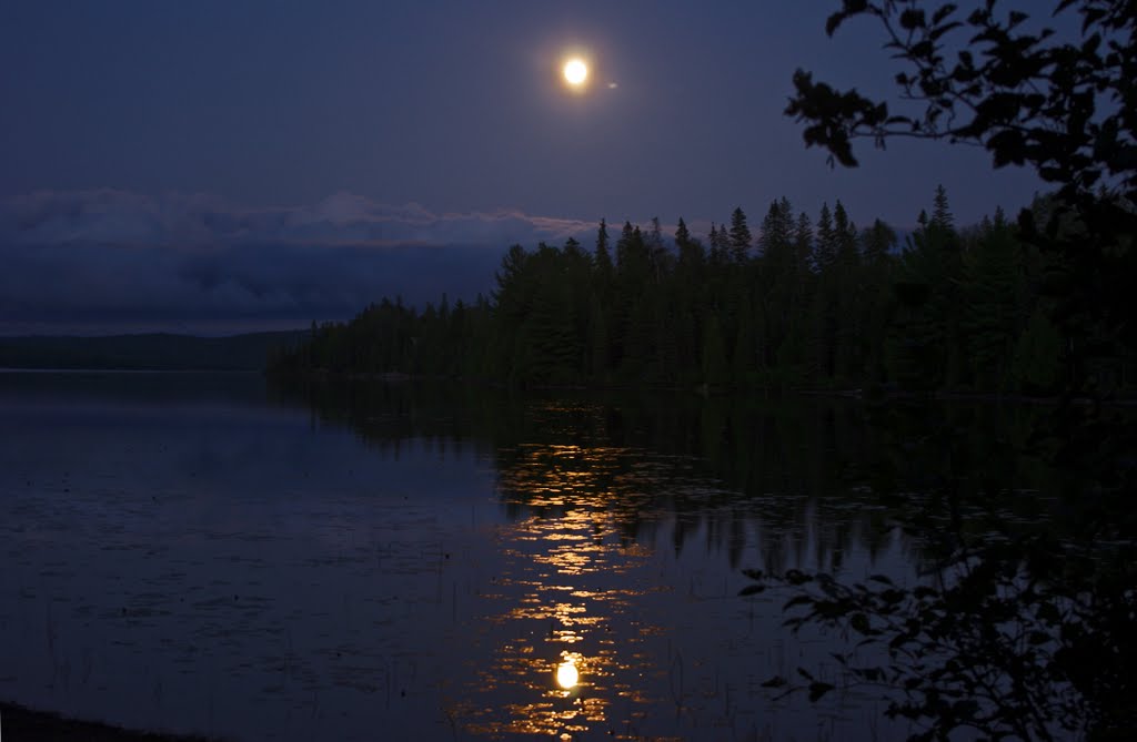 Moon over Semiwite lake (Mississagi Provincial Park), Садбури