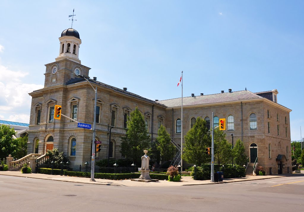 ST. CATHARINES - Town Hall (1848) and Court House Wing (1862) and former Land Registry Office, Сант-Катаринс