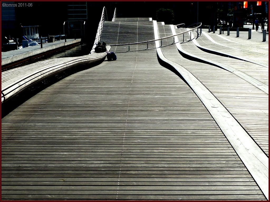 Harbourfront, Wave deck - build 2009. Architect Adriaan Geuze (Holland), Торонто