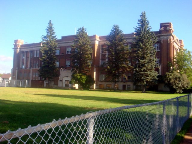 Fort William Collegiate Institute, Тундер Бэй