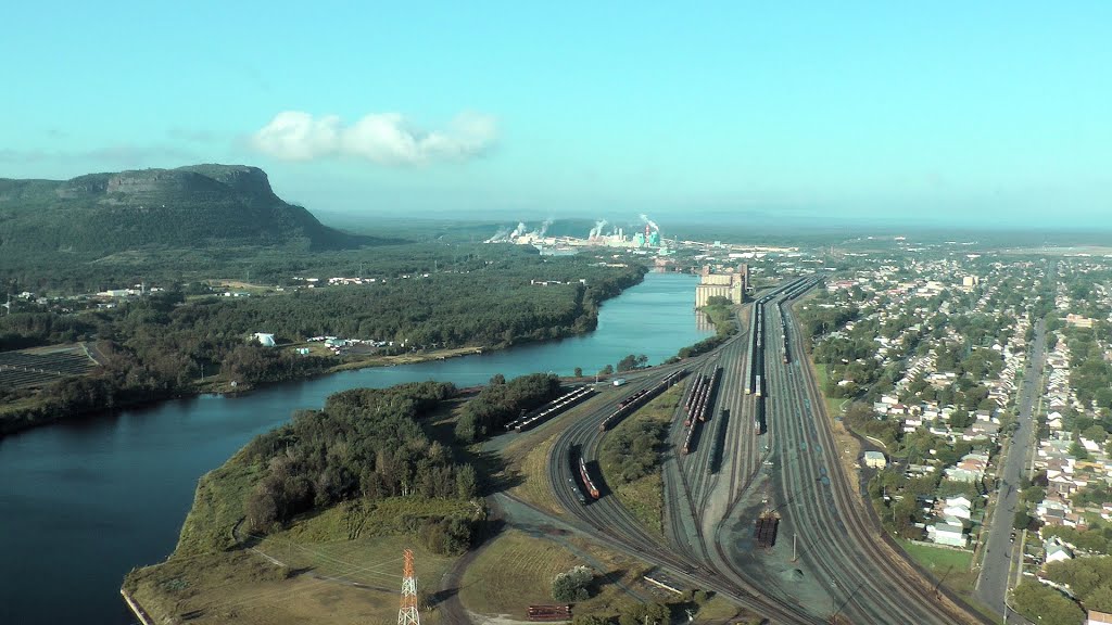Mt. McKay and the Kam River and CPR rail yard, Тундер Бэй
