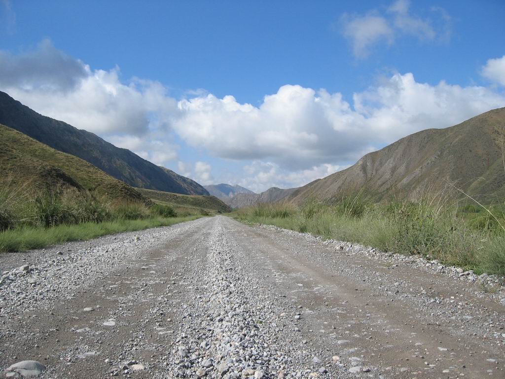 Road to Naryn river, Боконбаевское