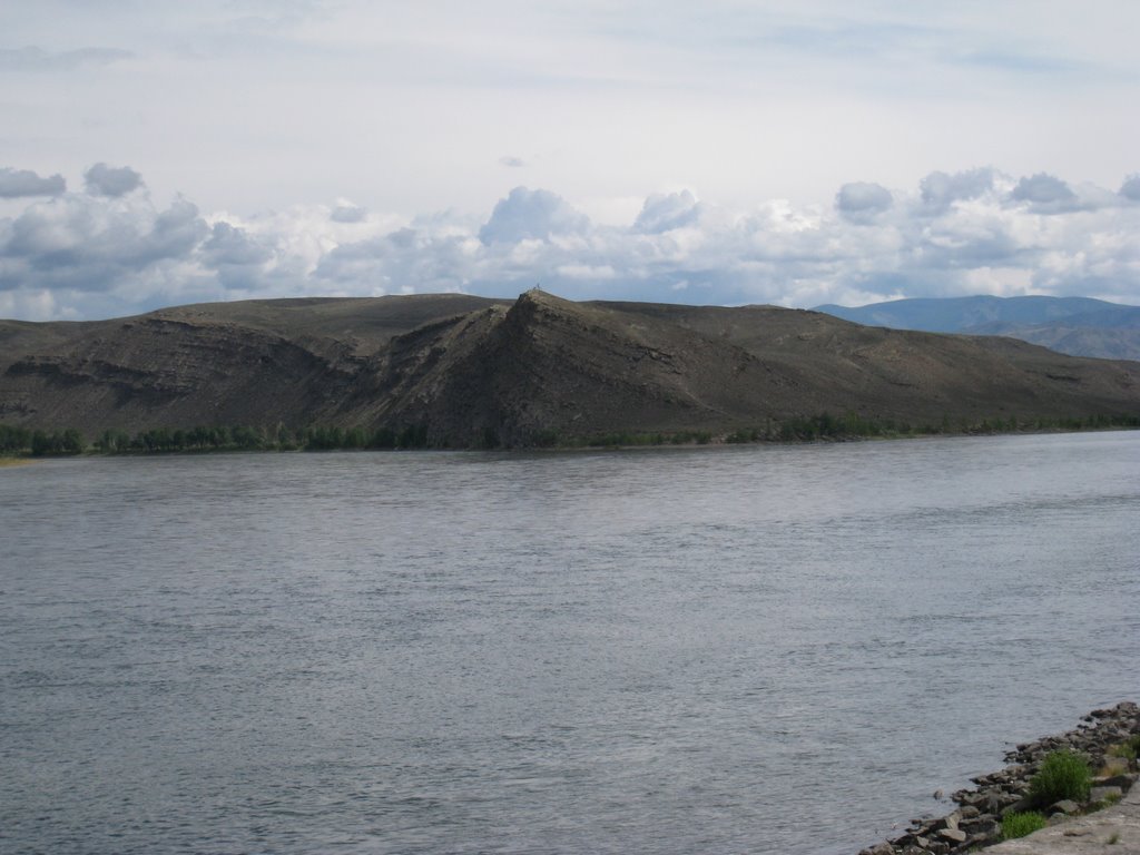 The Bee-Chem River (Great Jennisey), left, and the Kaa-Chem (Small Jennisey) meet, Кызыл Туу