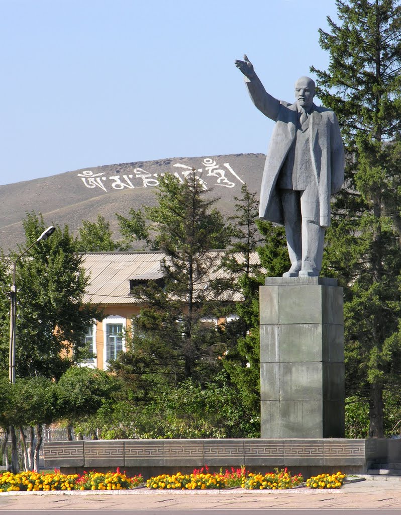 Monument to Lenin on Arata square, Кызыл Туу