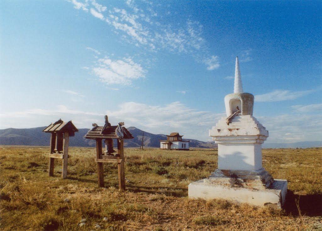 Buddhist stupa, prayer wheels and temple Tubden Chojkhorling, Кызыл Туу