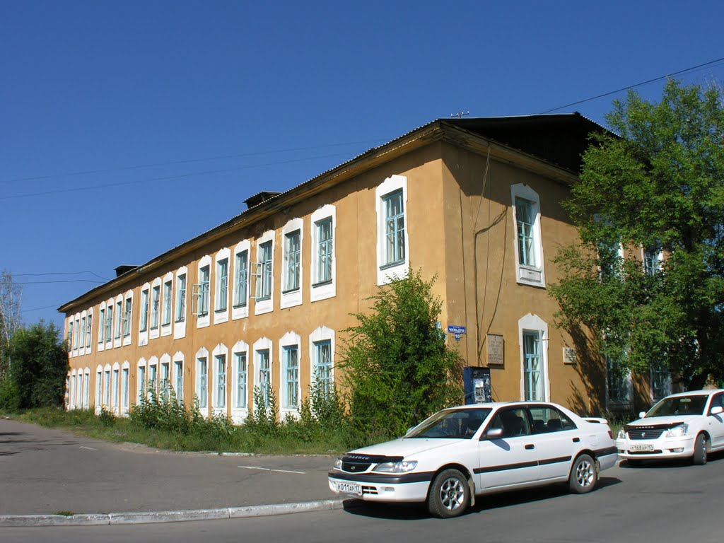 Building the first school in Kyzyl, Кызыл Туу