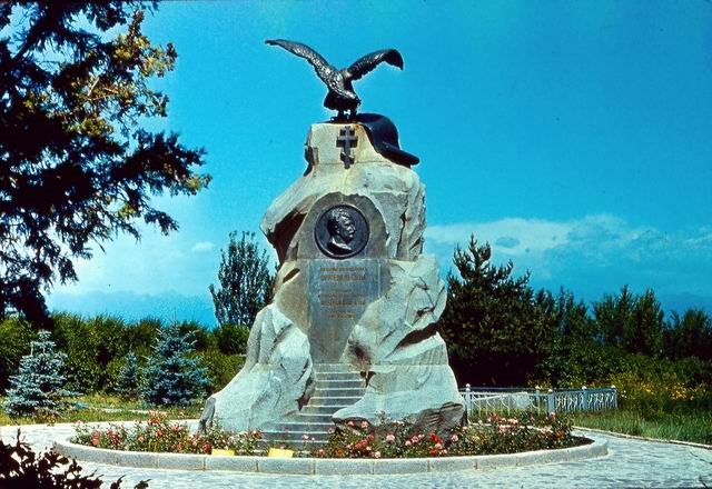 памятник Пржевальскому, Пржевальск