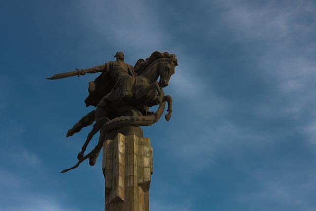 Manas, legendary hero of Kyrgyzstan, Bishkek, مجسمه ماناس قهرمان افسانه اي قرقیزستان، بیشکک, Бишкек