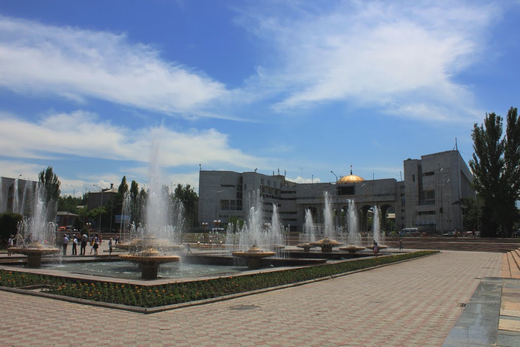 Fountain at the Ala-Too Square. Kyrgyzstan., Бишкек