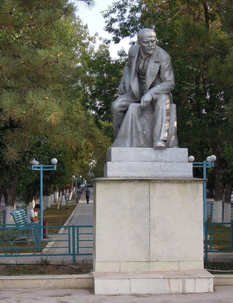 Leninstatue an der Leninstraße, Жалал Абад