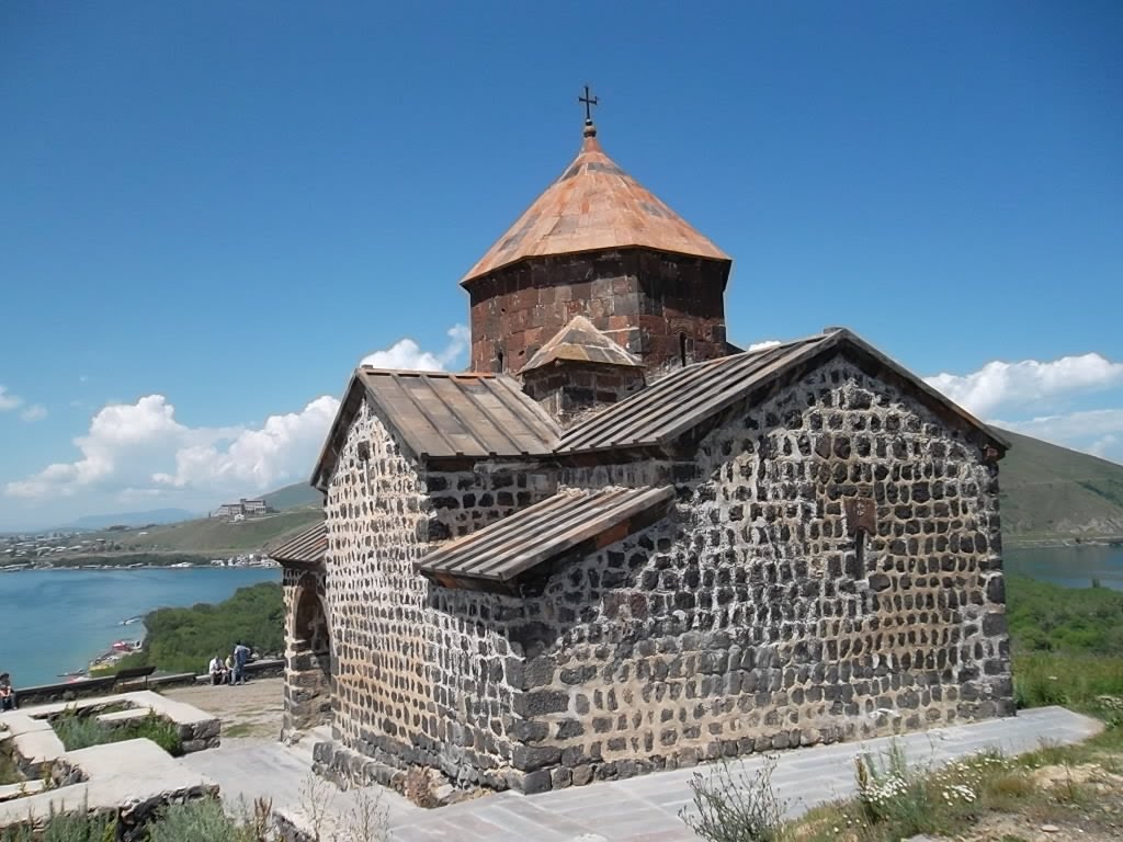 Монастырь Севанаванк. Церковь Сурб Аствацацин (871 – 874 гг.), Чаек