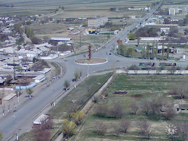 Кызыл-Кия - Дорога на Ош (фото Анвара Уракова), Кызыл-Кия