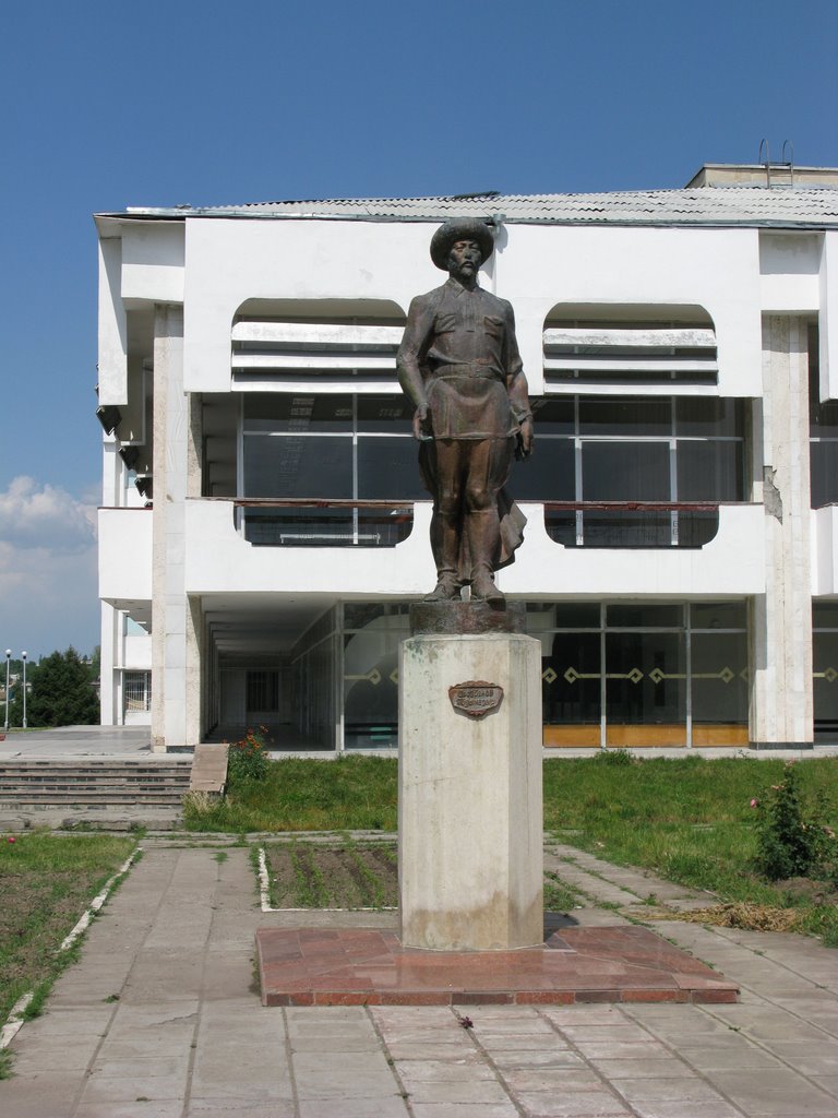 Osh, Orozbekov monument, Ош
