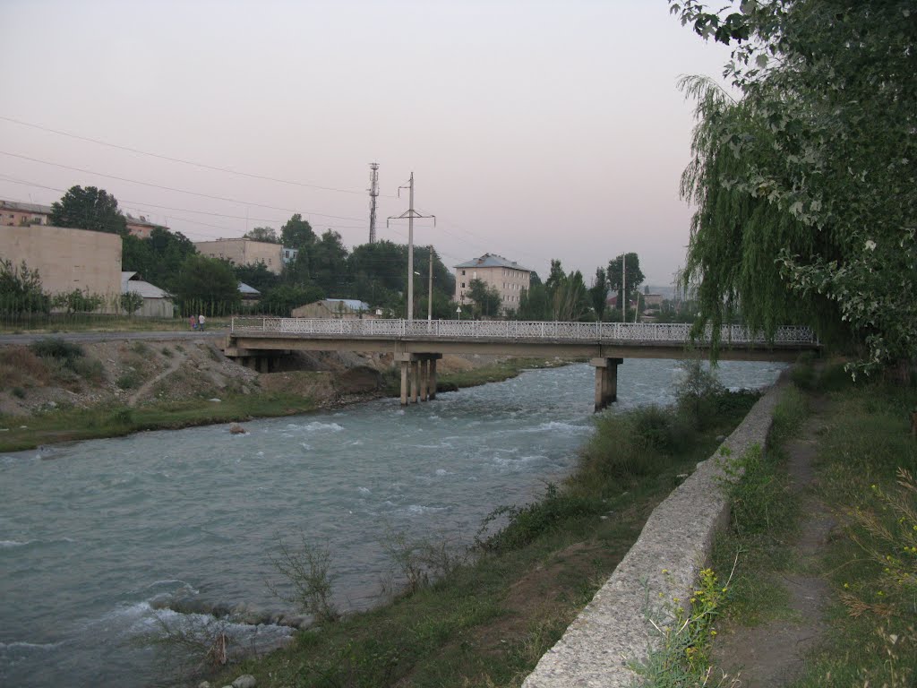 Osh, foot-bridge over Akbura river (~S), Ош