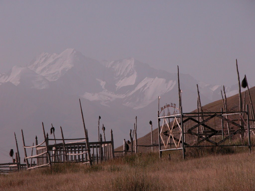 The cemetery in Sary Tash, with Pamir in the background, Сары-Таш