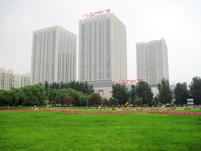 铁侠客走遍中国--2012年7月--包头市区银河广场风光, Баотоу