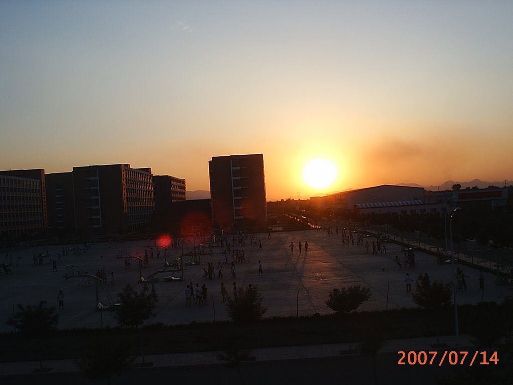从五楼楼道看夕阳, Ланьчжоу