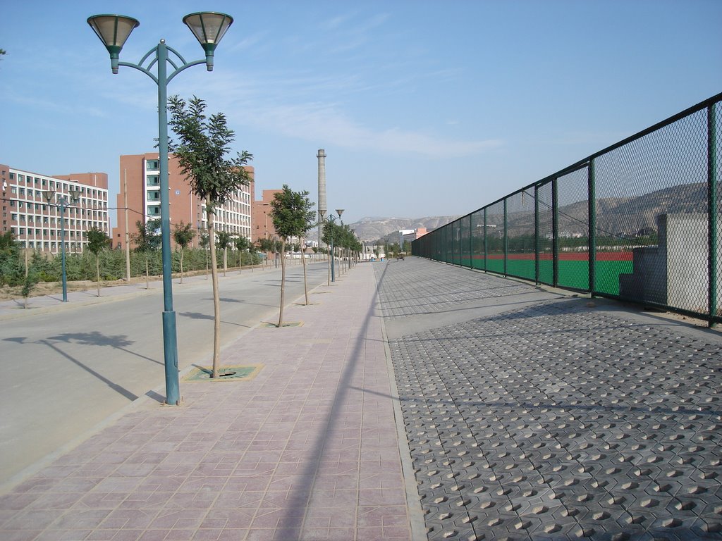 Street Adjacent to the Main Stadium (Lanzhou University of Technology - West Campus)  体育场, Ланьчжоу