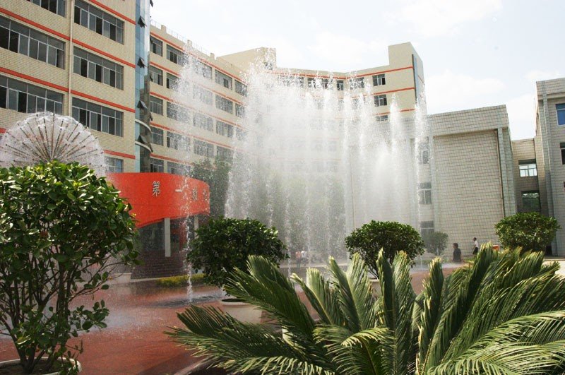 兰州市工业高等专科学校喷泉, Ланьчжоу