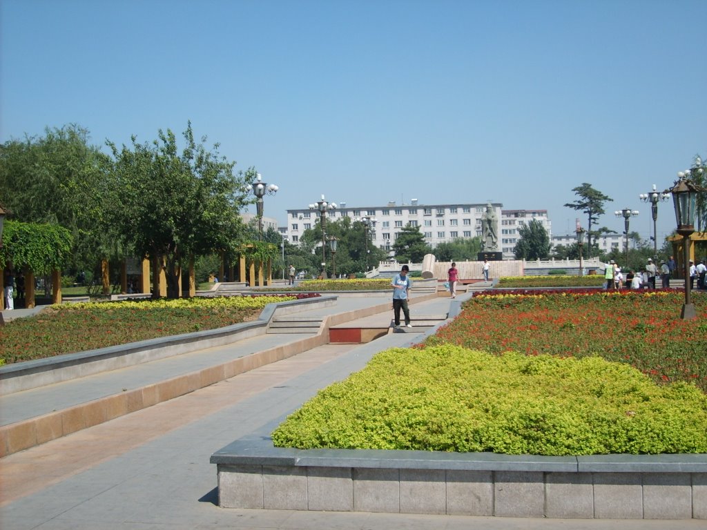 文庙广场(Confucian Temple Square), Ляоян