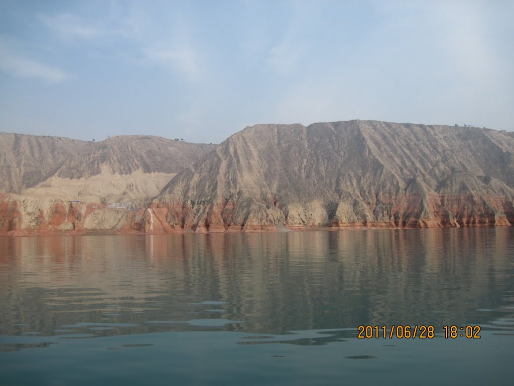 2011-06-28: Liujiaxia Reservoir on the Yellow River, Yongjing County, Gansu, China 刘家峡水库；甘肃永靖县, Иаан