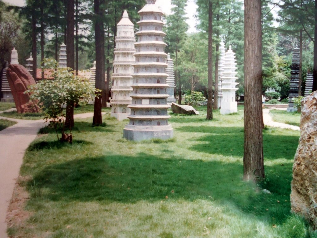 Stone Pagodas, Ухань